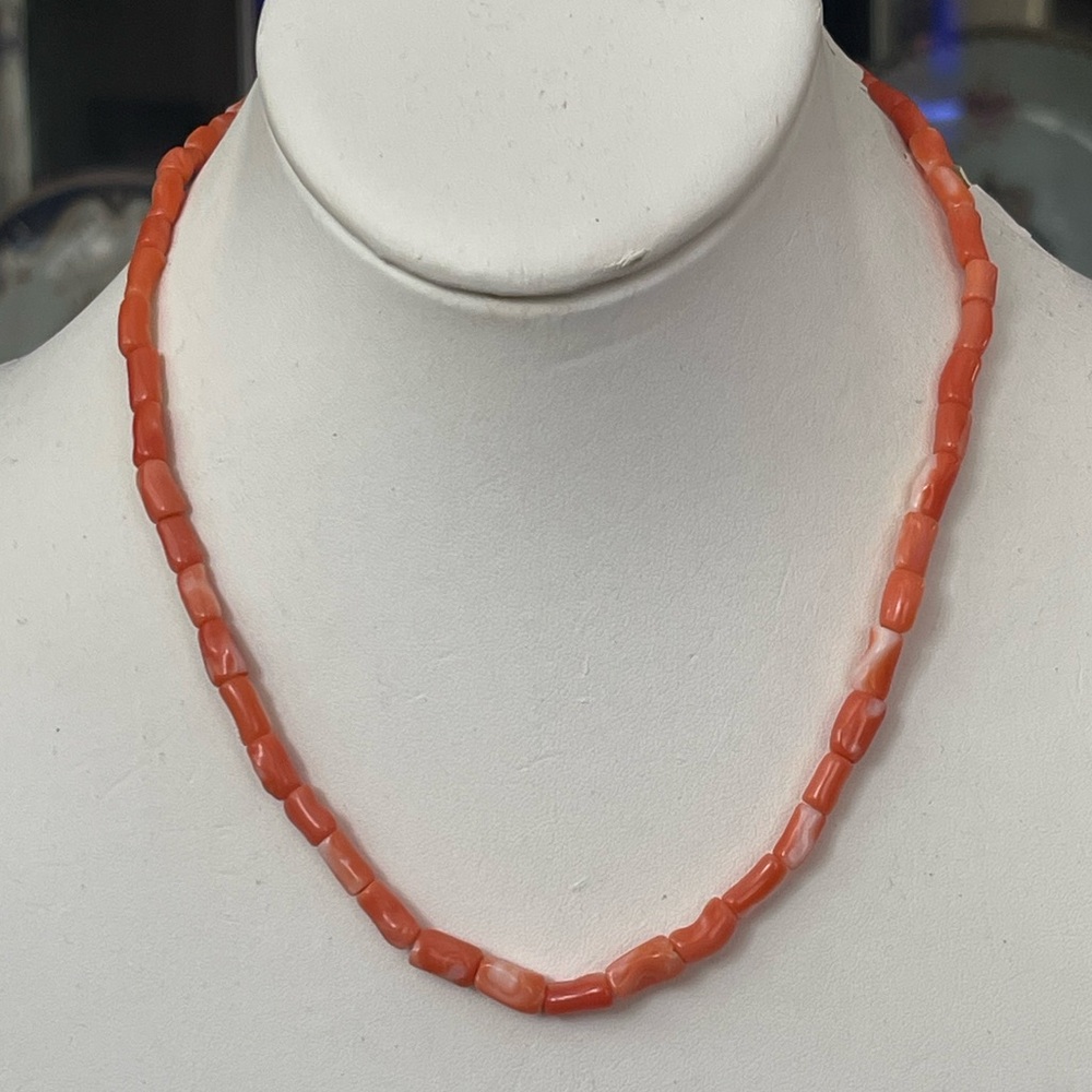 Natural Japanese momo coral tubular bead gold tone necklace - Picture 7 of 7